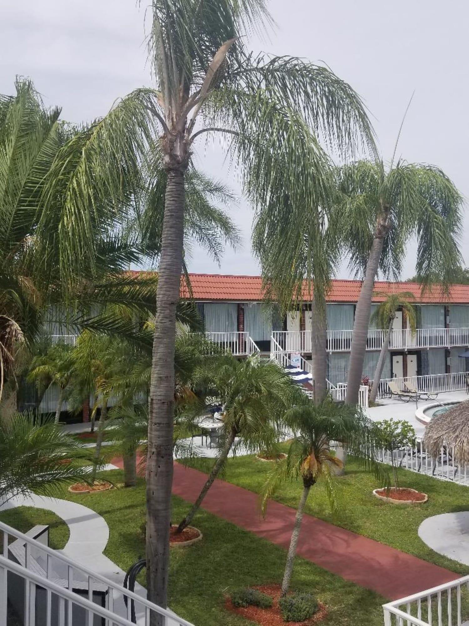 Days Inn By Wyndham Clearwater/Central Exterior photo